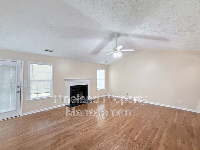 219 Woodland Dr - Photo 3 of 24