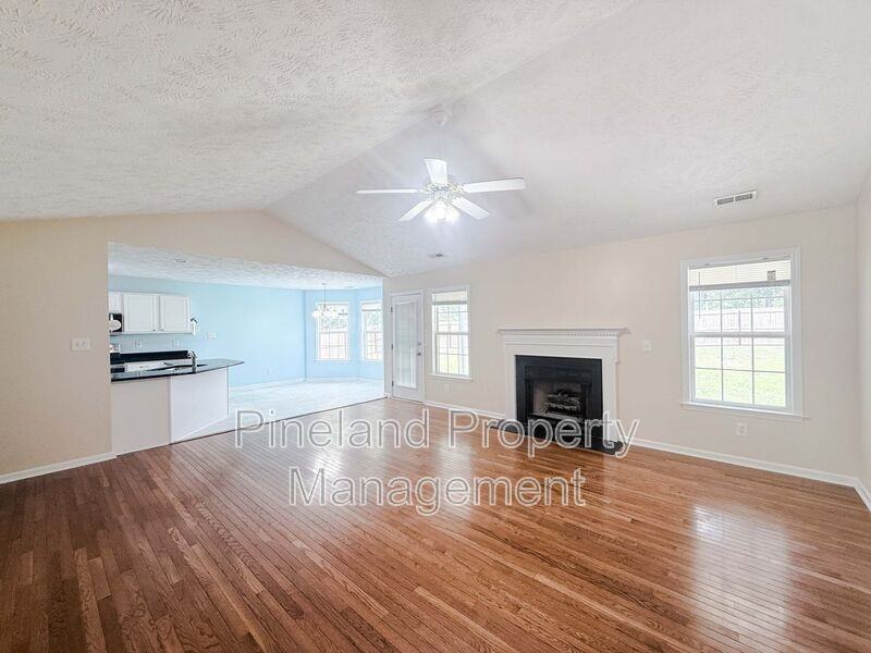 219 Woodland Dr - Photo 4 of 24