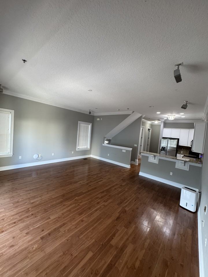137 3rd Ave S #DR - Photo 3 of 19