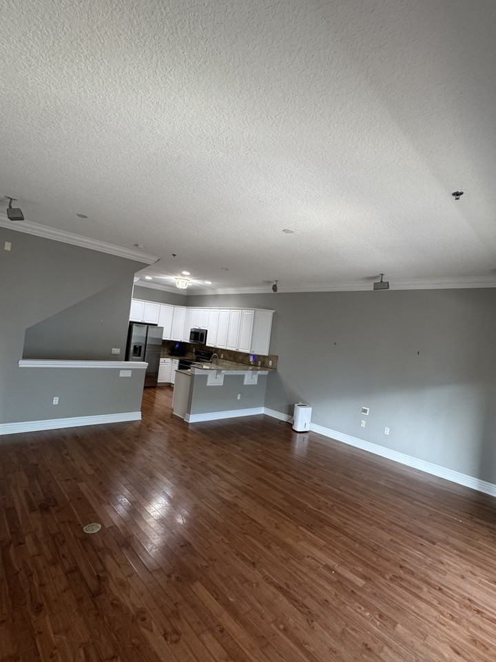 137 3rd Ave S #DR - Photo 4 of 19