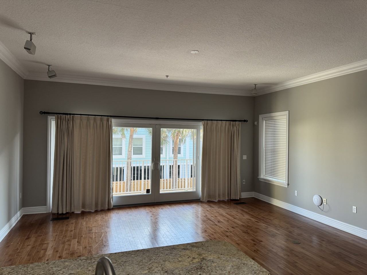 137 3rd Ave S #DR - Photo 2 of 19