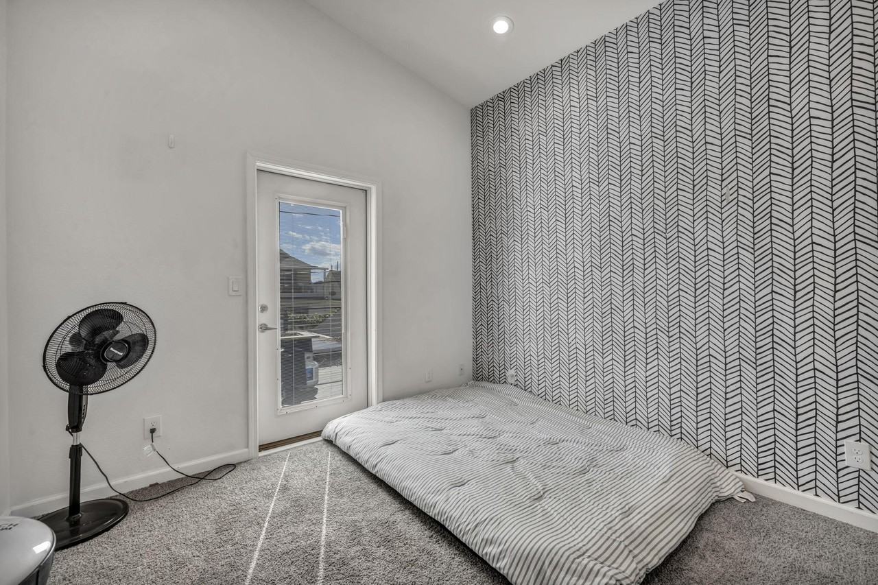 442 E 7th St #NA - Photo 7 of 13
