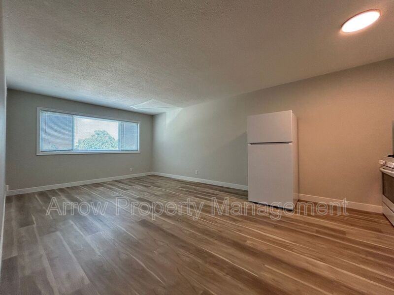 2119 Arbor St - Photo 2 of 7