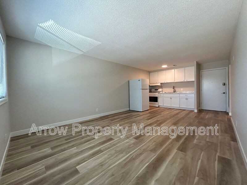 2119 Arbor St - Photo 3 of 7