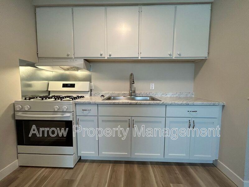 2119 Arbor St - Photo 4 of 7