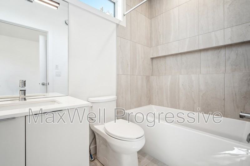 11109 51 St Nw #MAIN - Photo 4 of 21