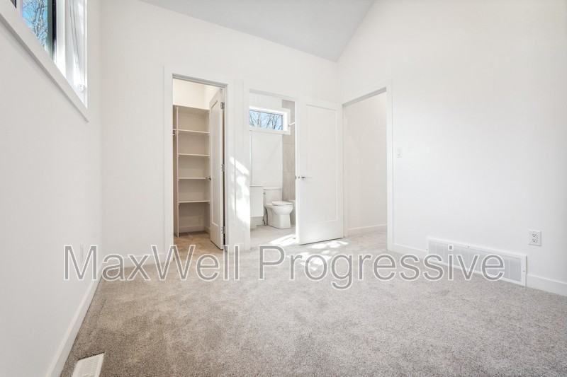 11109 51 St Nw #MAIN - Photo 5 of 21