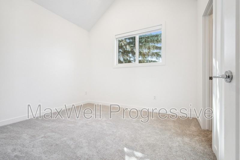 11109 51 St Nw #MAIN - Photo 6 of 21