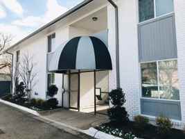 featured image of 404 E 9th St