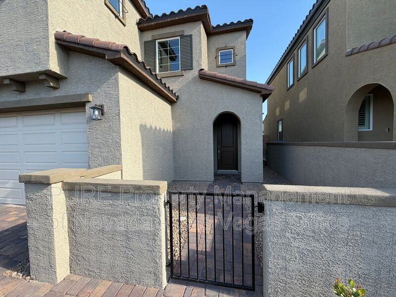 10661 Valletta Ave - Photo 3 of 13