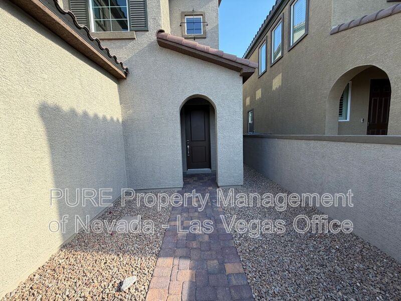 10661 Valletta Ave - Photo 4 of 13