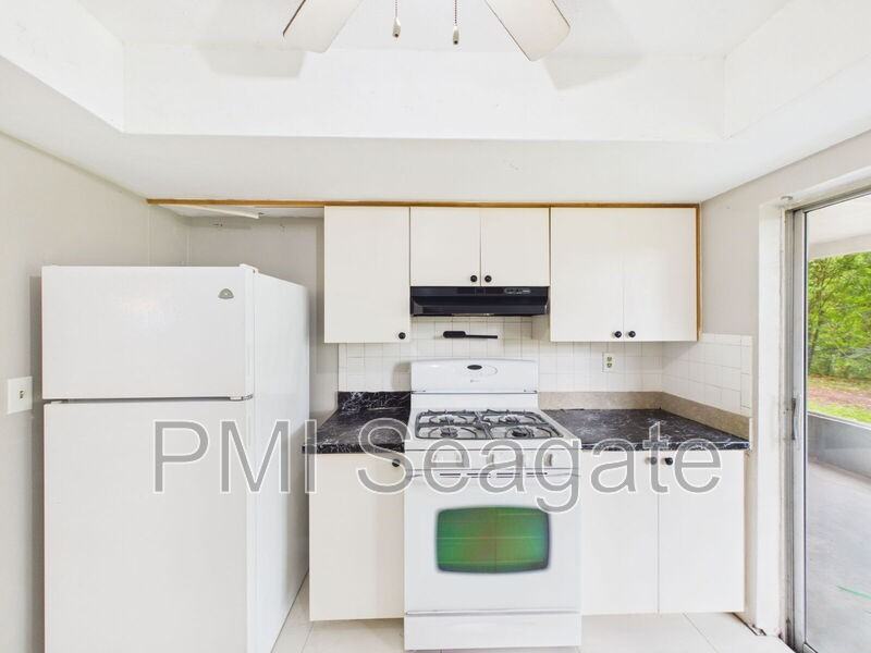 7620 Nw 21st St - Photo 5 of 22