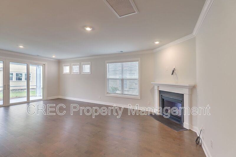 166 Whaler Ave - Photo 4 of 36