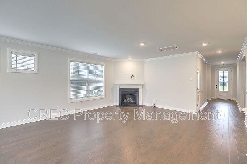 166 Whaler Ave - Photo 5 of 36