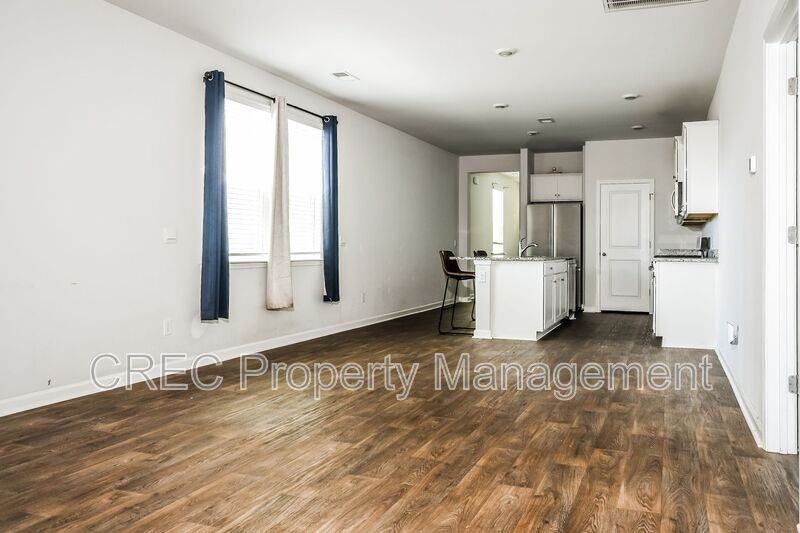 928 Woodside Creek Ln - Photo 5 of 16
