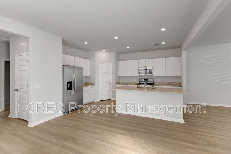 1465 Central Ave - Photo 4 of 28