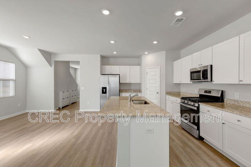 1465 Central Ave - Photo 5 of 28