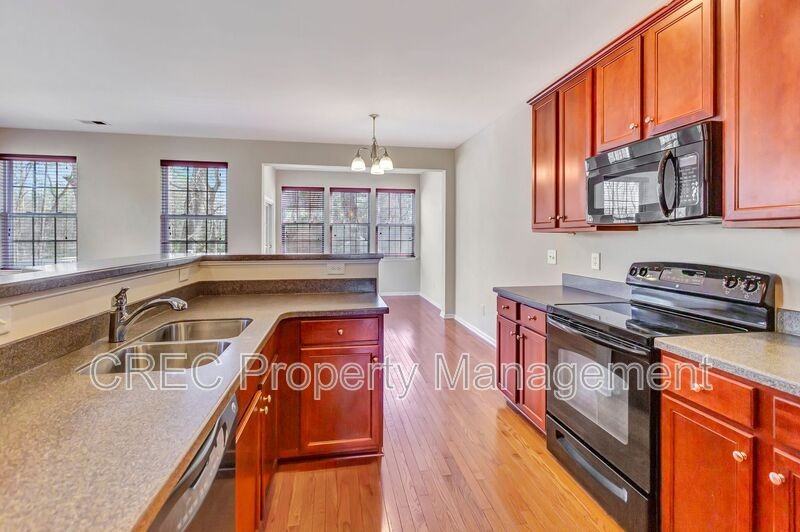 9161 Parlor Dr - Photo 5 of 12