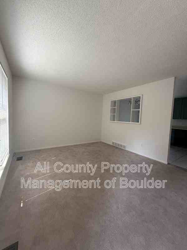 1520 Taft Ct - Photo 4 of 27