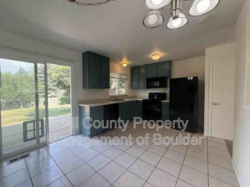 1520 Taft Ct - Photo 6 of 27