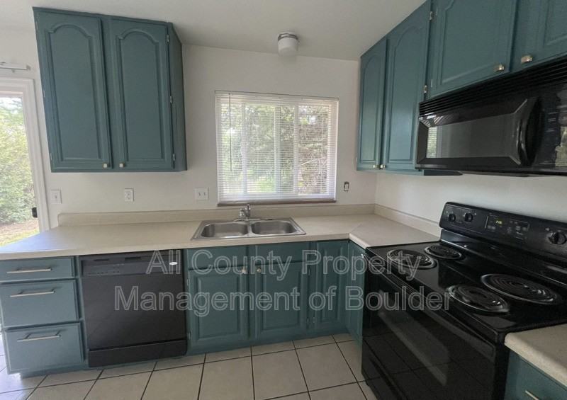 1520 Taft Ct - Photo 5 of 27