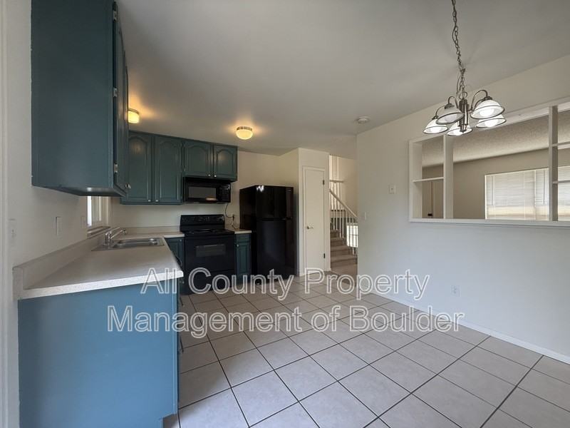 1520 Taft Ct - Photo 7 of 27