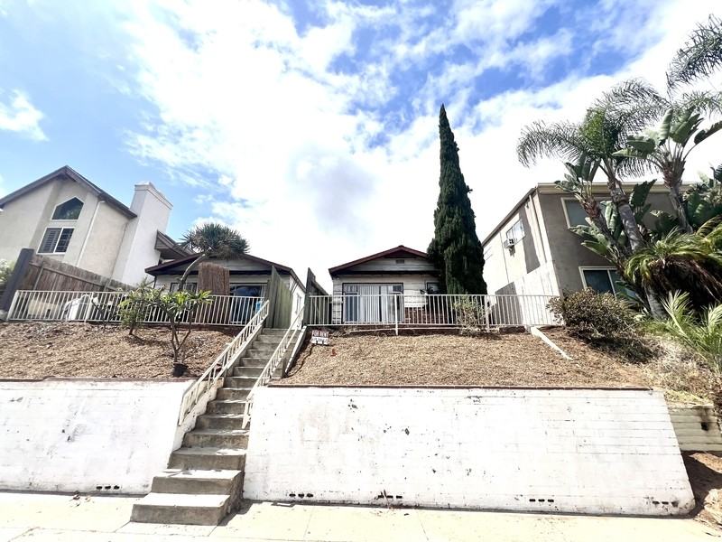 2160 Grand Ave - Photo 4 of 17