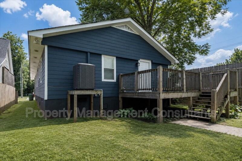 805 Rison Ave Ne - Photo 4 of 28