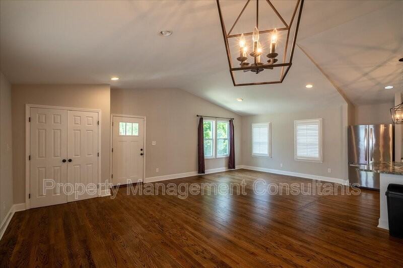 805 Rison Ave Ne - Photo 7 of 28