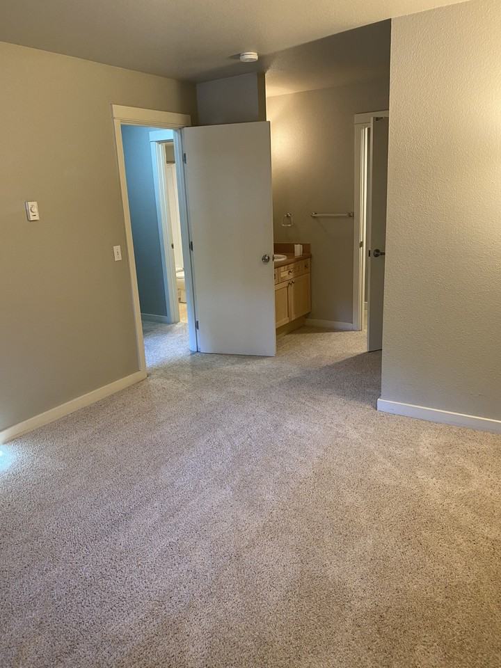 9805 Avondale Rd Ne #M240 - Photo 5 of 13