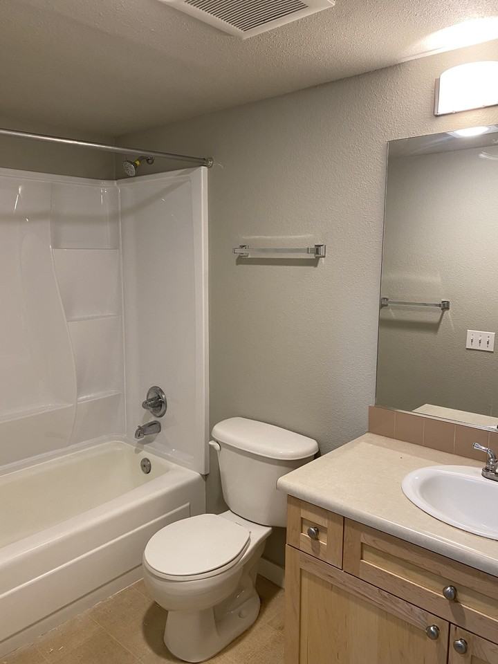 9805 Avondale Rd Ne #M240 - Photo 6 of 13