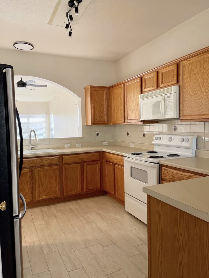 11808 Athens St #NA - Photo 4 of 5