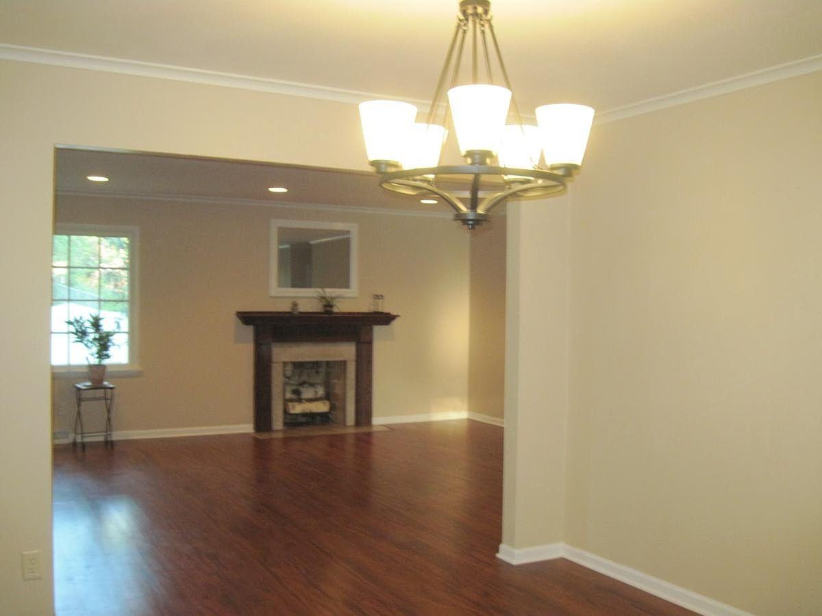 906 S Briarwood Dr #NA - Photo 3 of 9