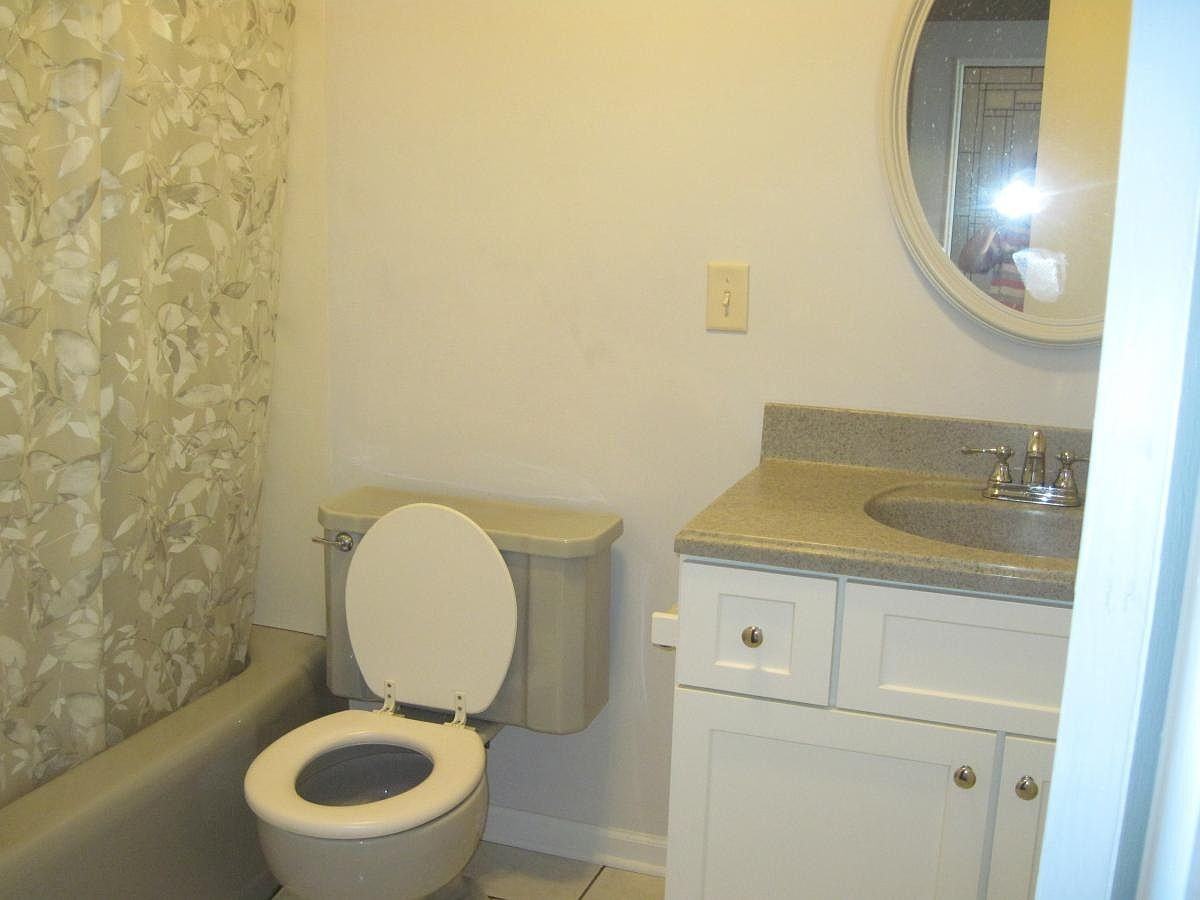 906 S Briarwood Dr #NA - Photo 4 of 9
