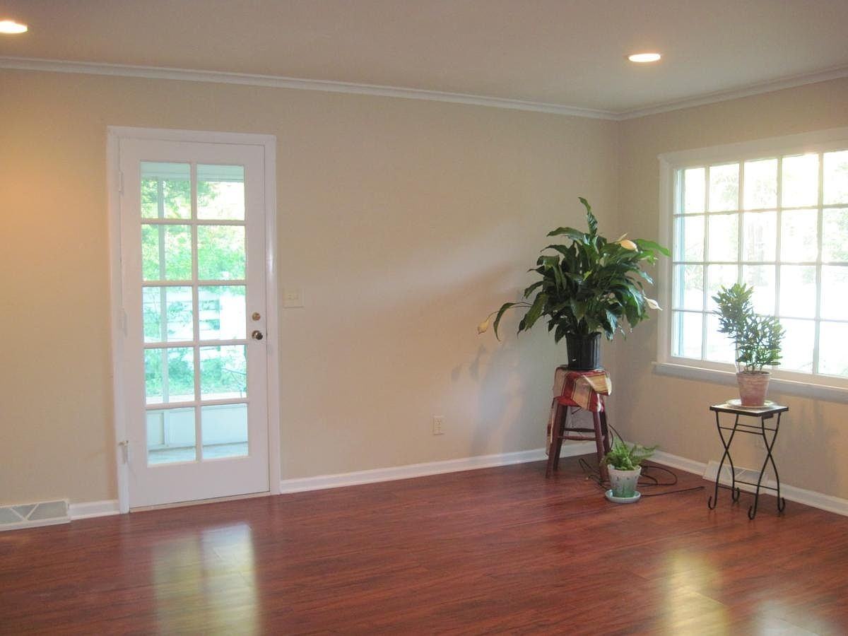 906 S Briarwood Dr #NA - Photo 5 of 9