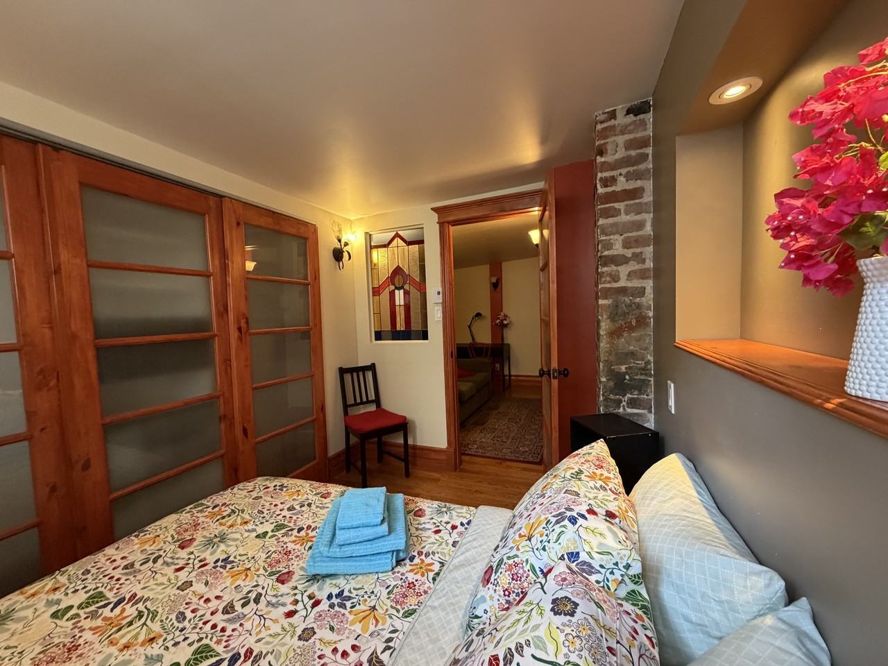 136 Rue Notre-Dame-de-l'île #C - Photo 5 of 12