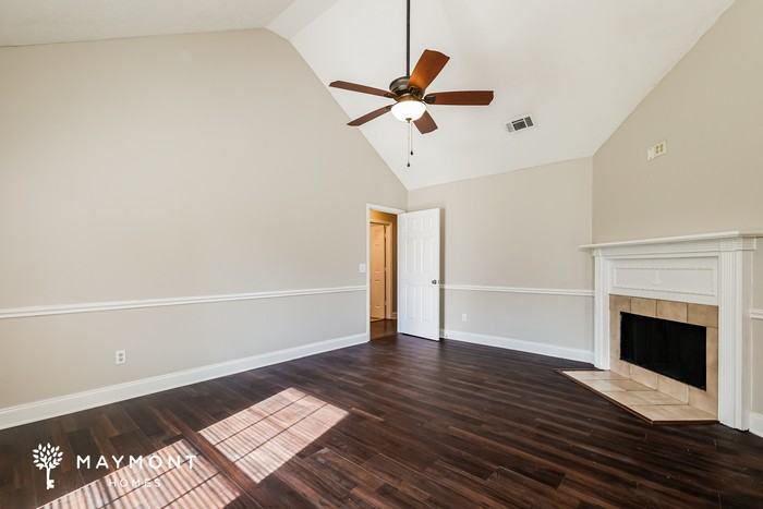 2038 Red Oak Dr - Photo 4 of 14