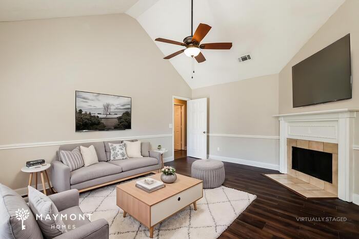 2038 Red Oak Dr - Photo 5 of 14