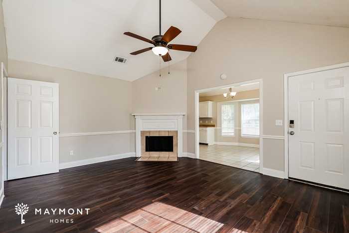 2038 Red Oak Dr - Photo 6 of 14