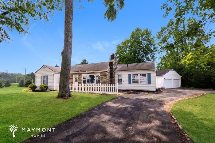 1176 Highview Dr - Photo 4 of 15