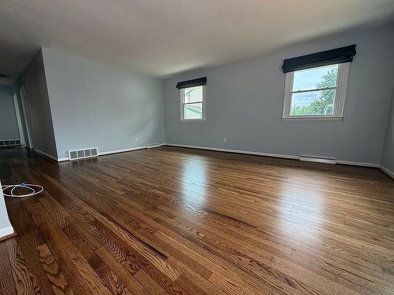 3211 Carillon Drive - Photo 3 of 10