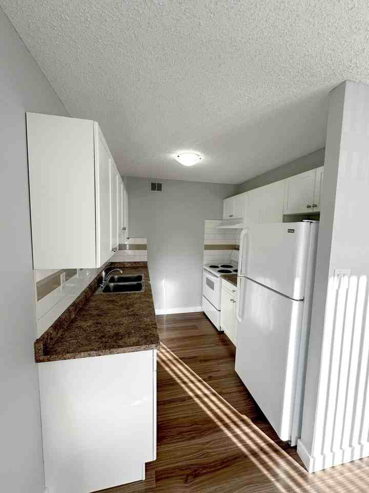 Panorama Court - Photo 7 of 10