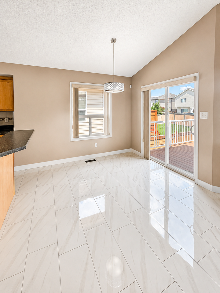 3331 26 St Nw - Photo 3 of 24