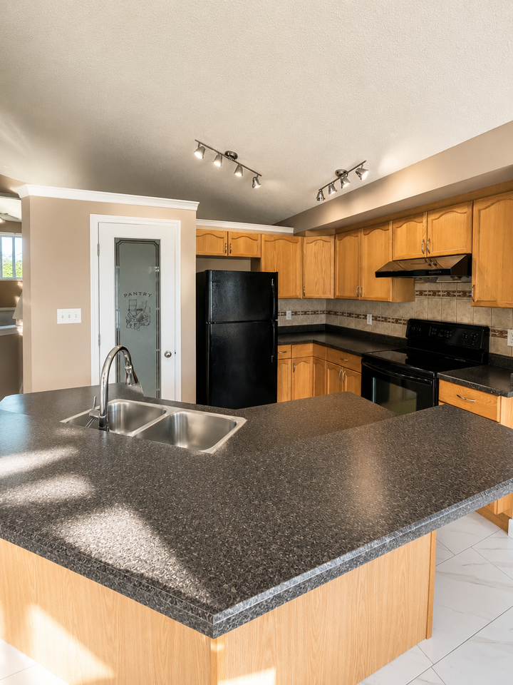 3331 26 St Nw - Photo 4 of 24