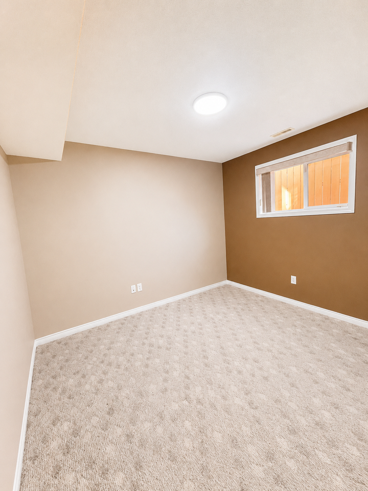 3331 26 St Nw - Photo 5 of 24