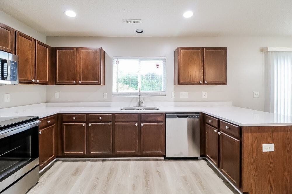 3775 Marshlane Way - Photo 6 of 17