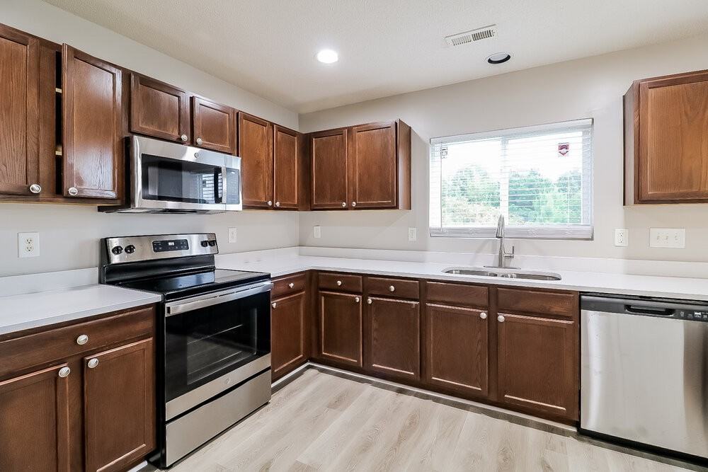 3775 Marshlane Way - Photo 7 of 17