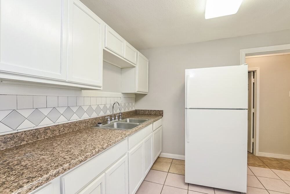 1121 14th Ave N - Photo 6 of 16