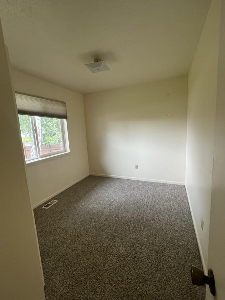 617 W Fern Ave #1 - Photo 4 of 18