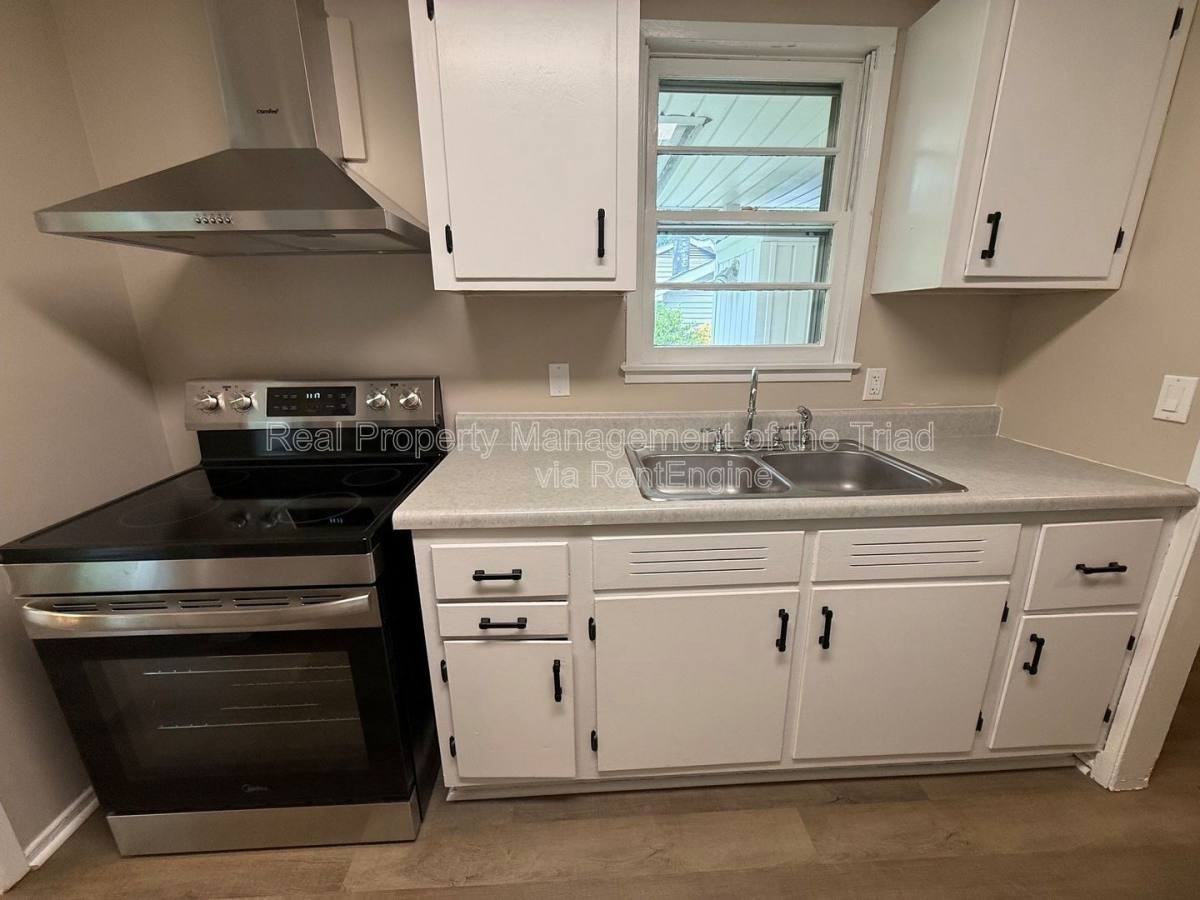 2523 Overbrook Dr - Photo 3 of 10